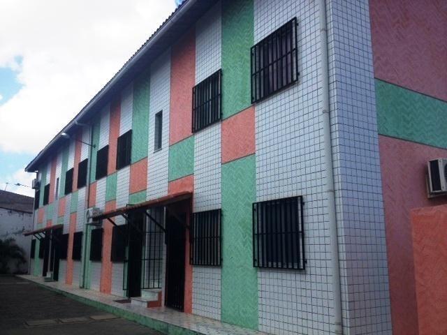 Apartamento a venda no Henrique Jorge com 02 qts prox a Fernandes Tavora
