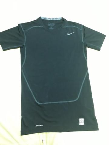 camiseta termica nike