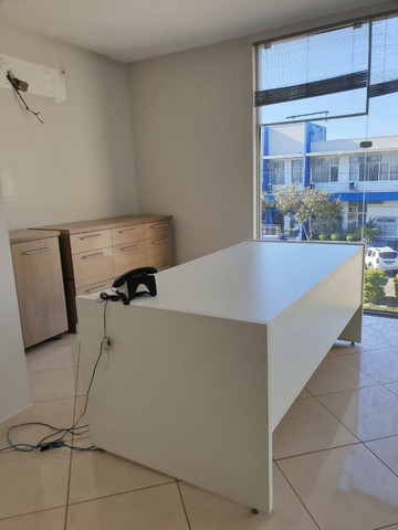 Aceito proposta para mesa p/ escritório c/ 2 gavetas - Foto 2