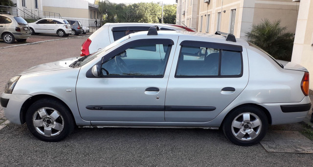 Vendo ou troco Clio sedan 2004 completo - Foto 4