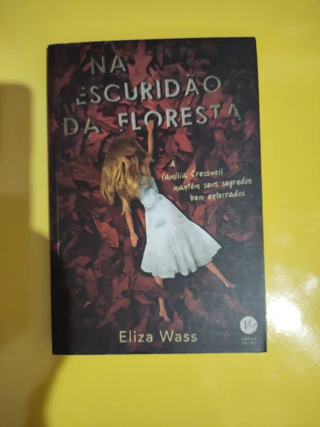 Na escuridão da Floresta. Com brinde. Produto novo 