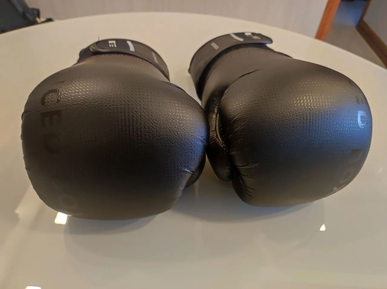 Luvas de Boxe Outshock ADVANCED 14oz + Faixa 5m - Quase Novas!<br><br>