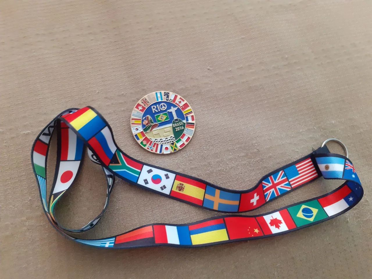 PIN RIO 2016 GRANDE COM CORDAO OLIMPÍADAS ESPORTE - Foto 2