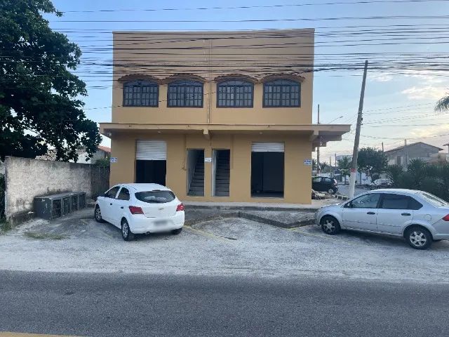 Prédio para locação com 3 lojas e 4 salas comerciais na Rua 34 esquina com 54, Itaipuaçu