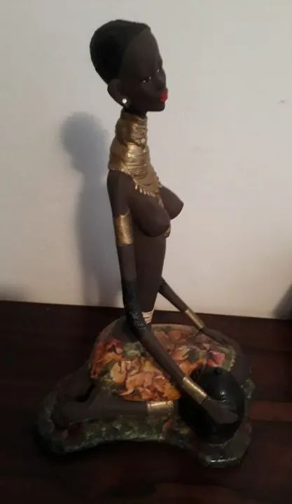 Escultura em gesso com detalhes em palha e tecido  - Foto 4