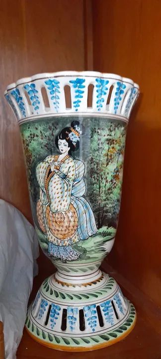 Vaso de cerâmica antigo com pintura de dama japonesa - Foto 2