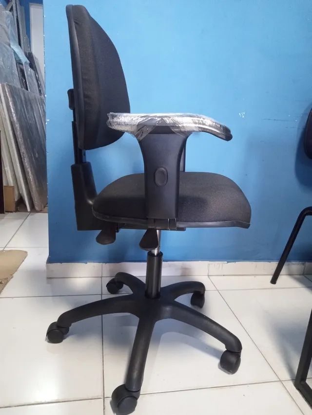 Cadeira giratória com regulagens NR17 - Foto 3