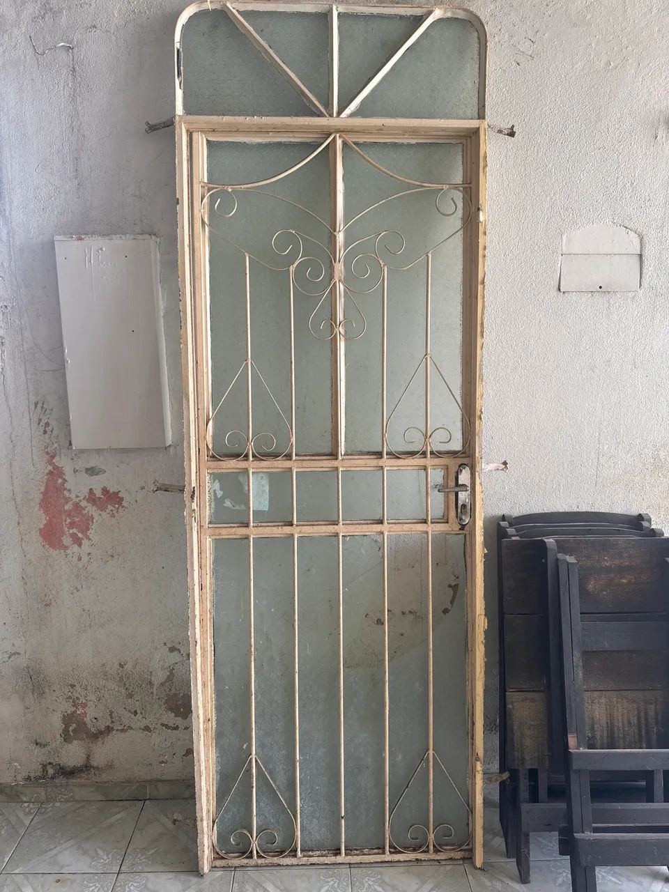 Porta de vidro completa com avaria no vidro parte inferior 