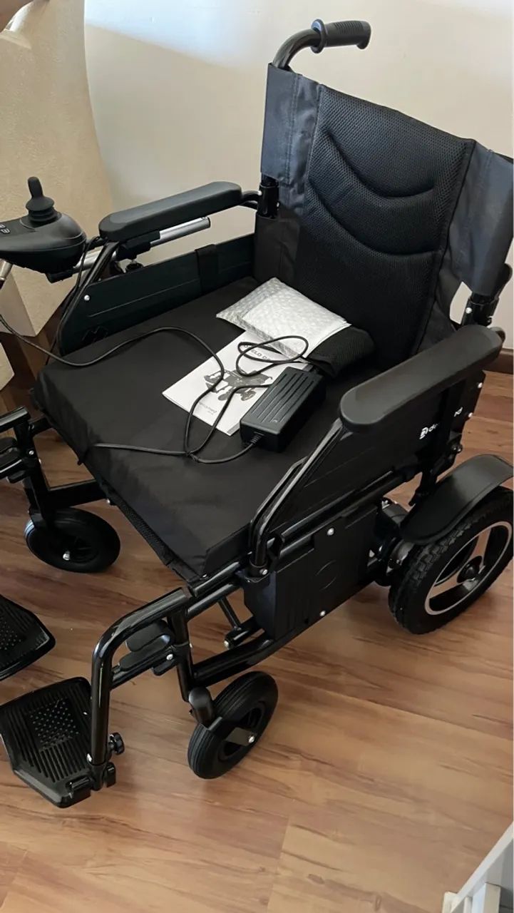 Cadeira de Rodas Elétrica com Joystick - Foto 5