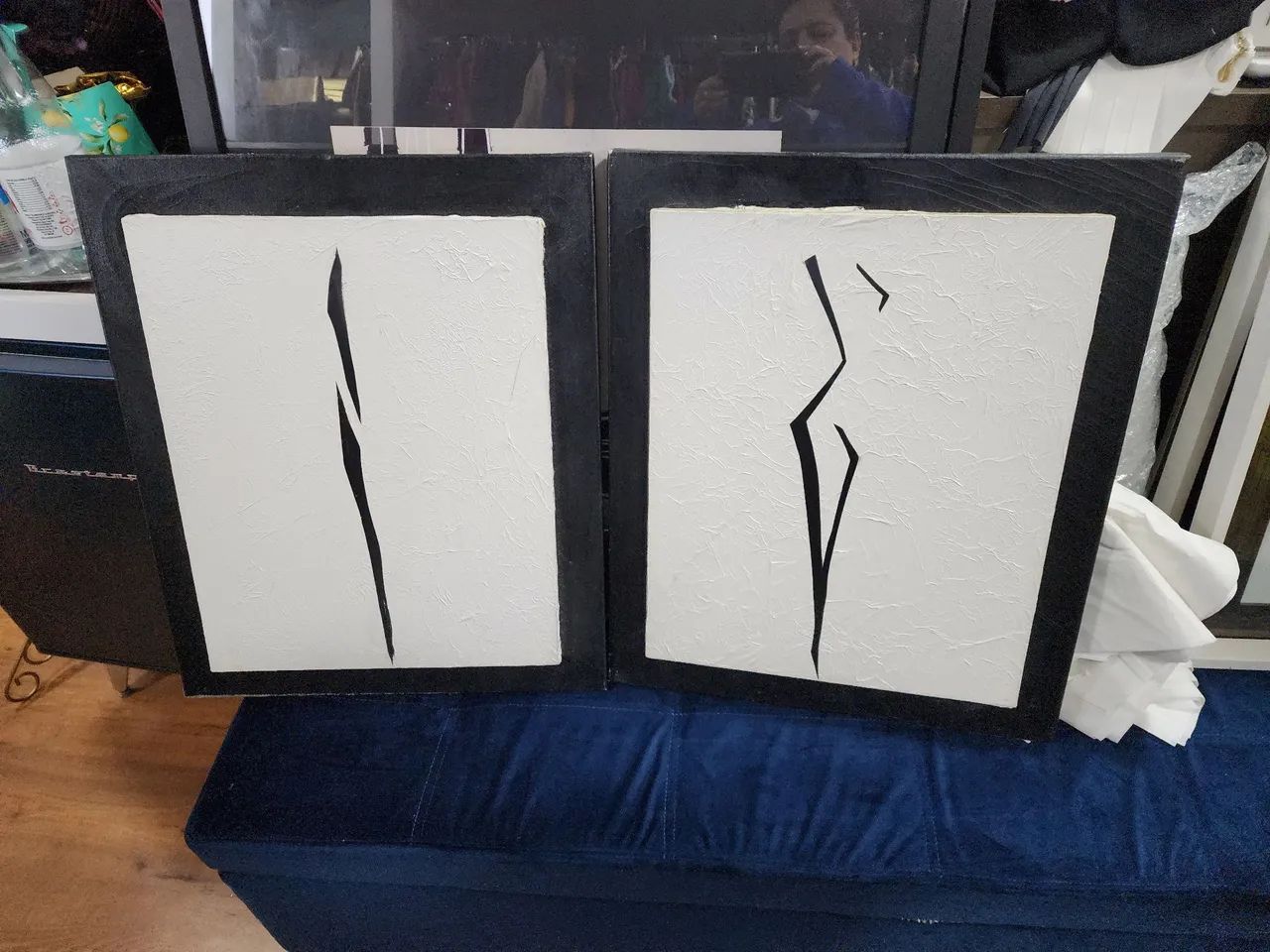 Kit 2 Quadros Abstratos em Preto e Branco - Ele e Ela 60cmAx55cmLx4cmP
