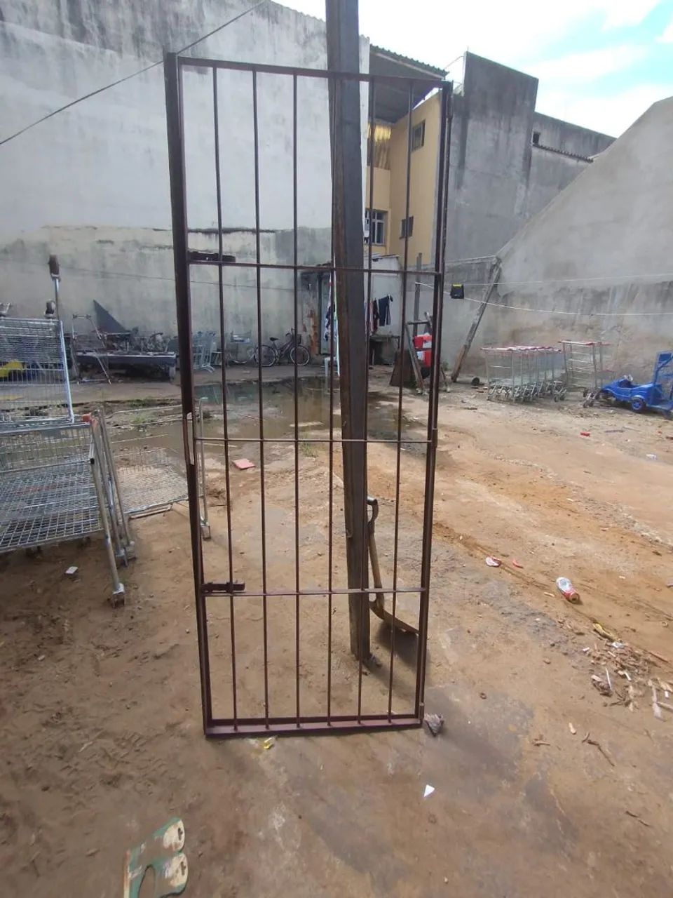 Grade para porta no padrão de 210x80