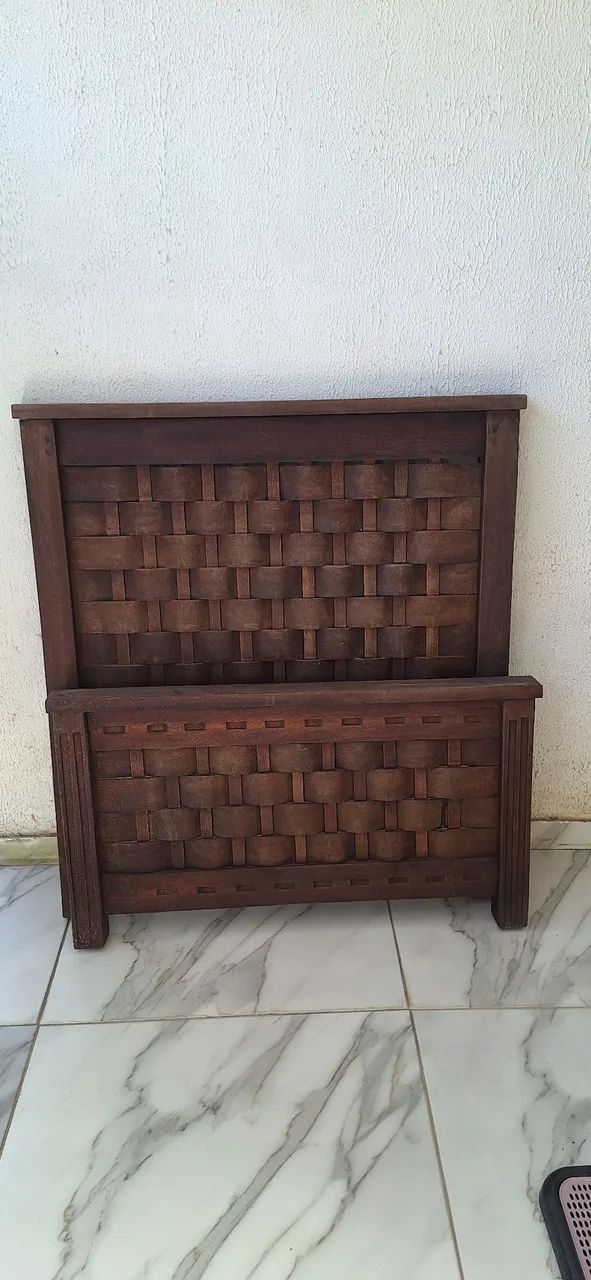 Cama de solteiro madeira de lei
