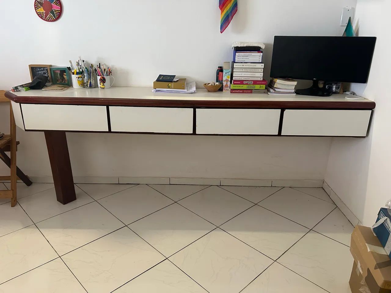 Escrivaninha de madeira64960531070723123