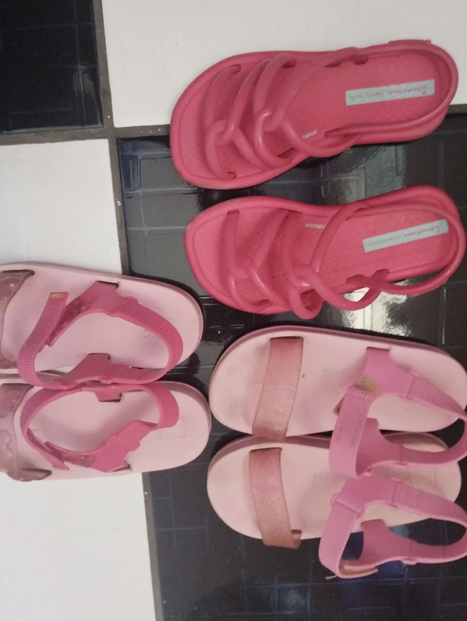 Sandálias infantis rosa com coração - tamanho 26 - Foto 2