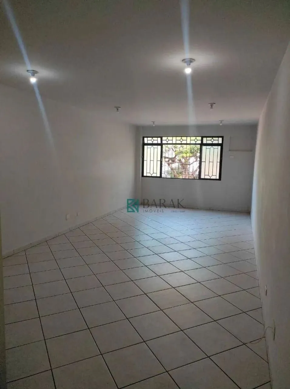 Kitnet com 1 dormitório para alugar, 41 m² por R$ 980/mês - Zona 03 - Maringá/PR