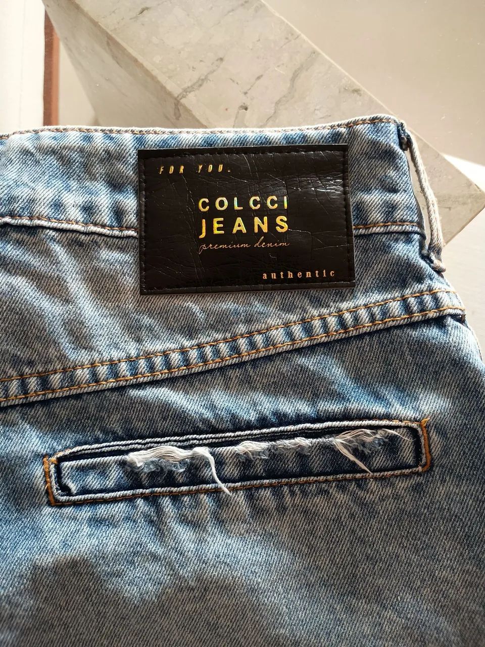 Saia Jeans com Detalhe em Couro Colcci - Foto 2