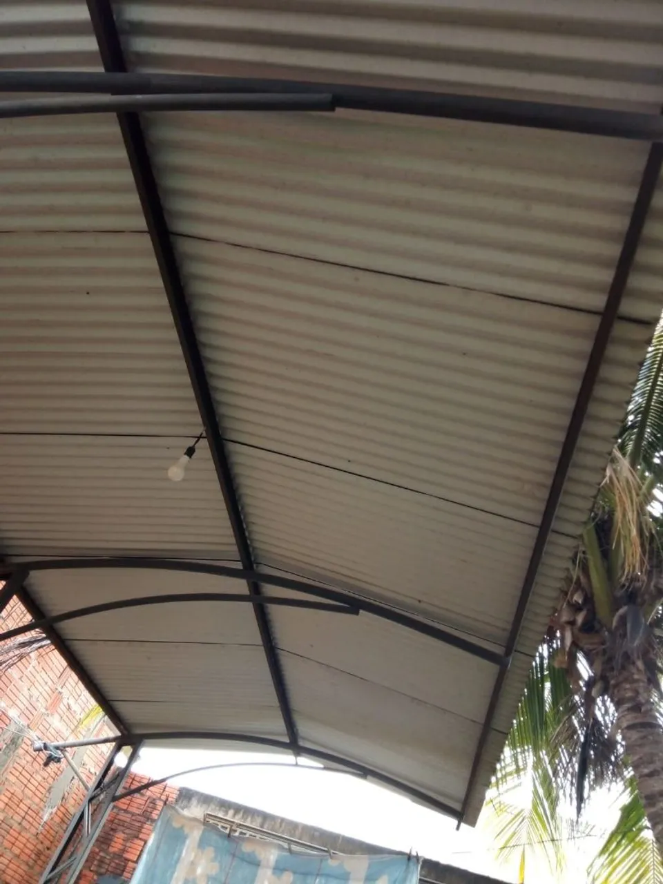 Cobertura de garagem tipo mão francesa