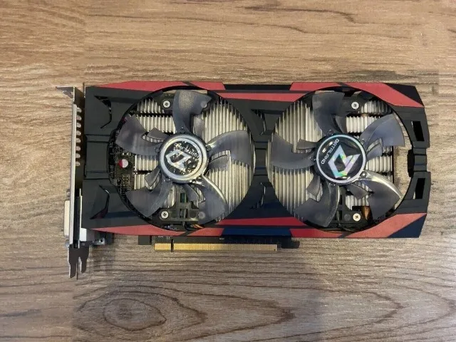 R9 370 2GB 1024SP *COM DEFEITO* - Para reparo ou peças
