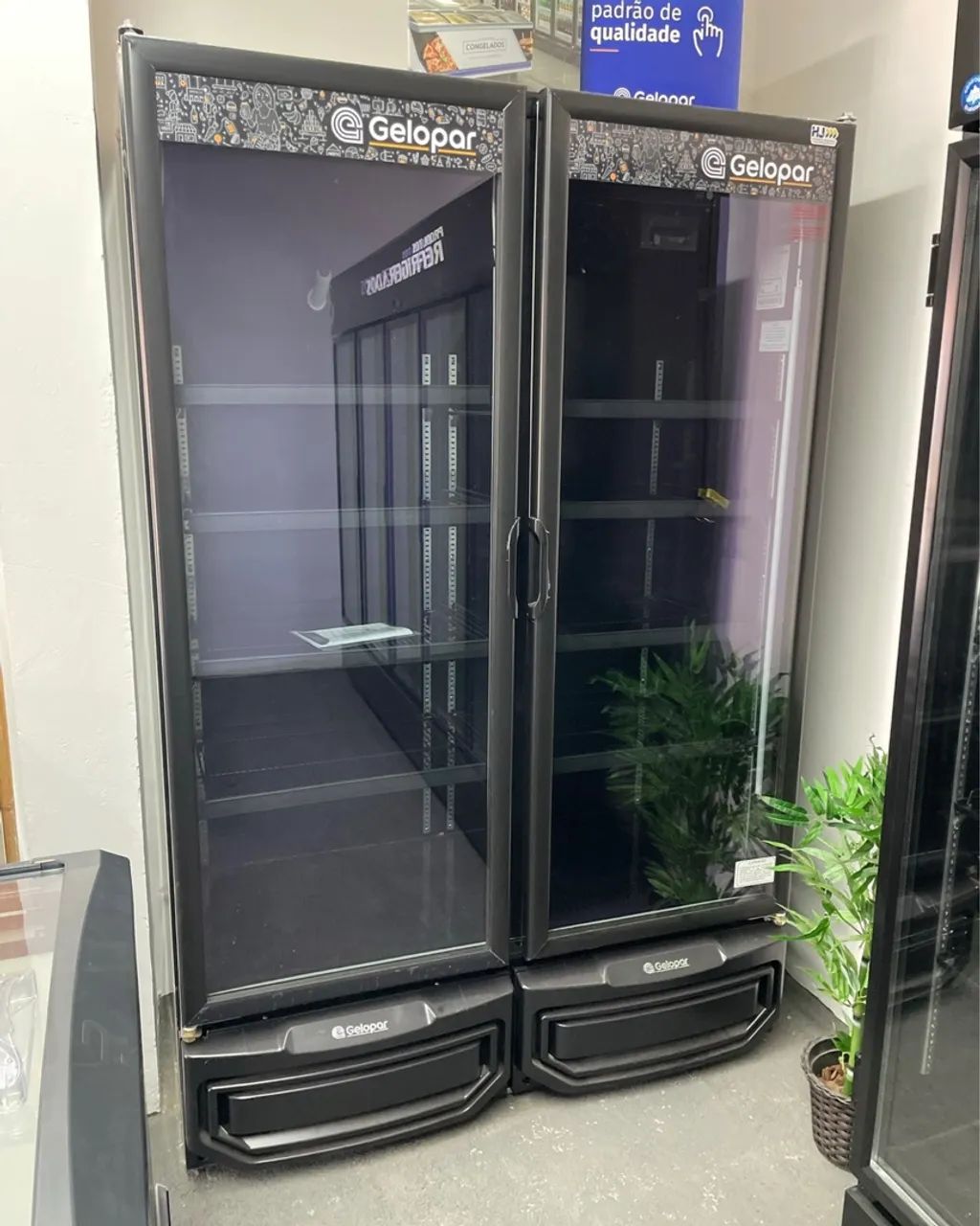 MB Refrigerador expositor 2 portas 950L Gelopar 