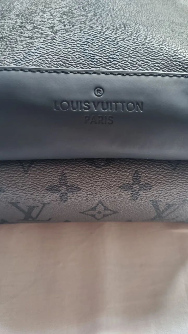 Bolsa Louis Vuitton Cinza e Preta (Masculina) - Foto 3