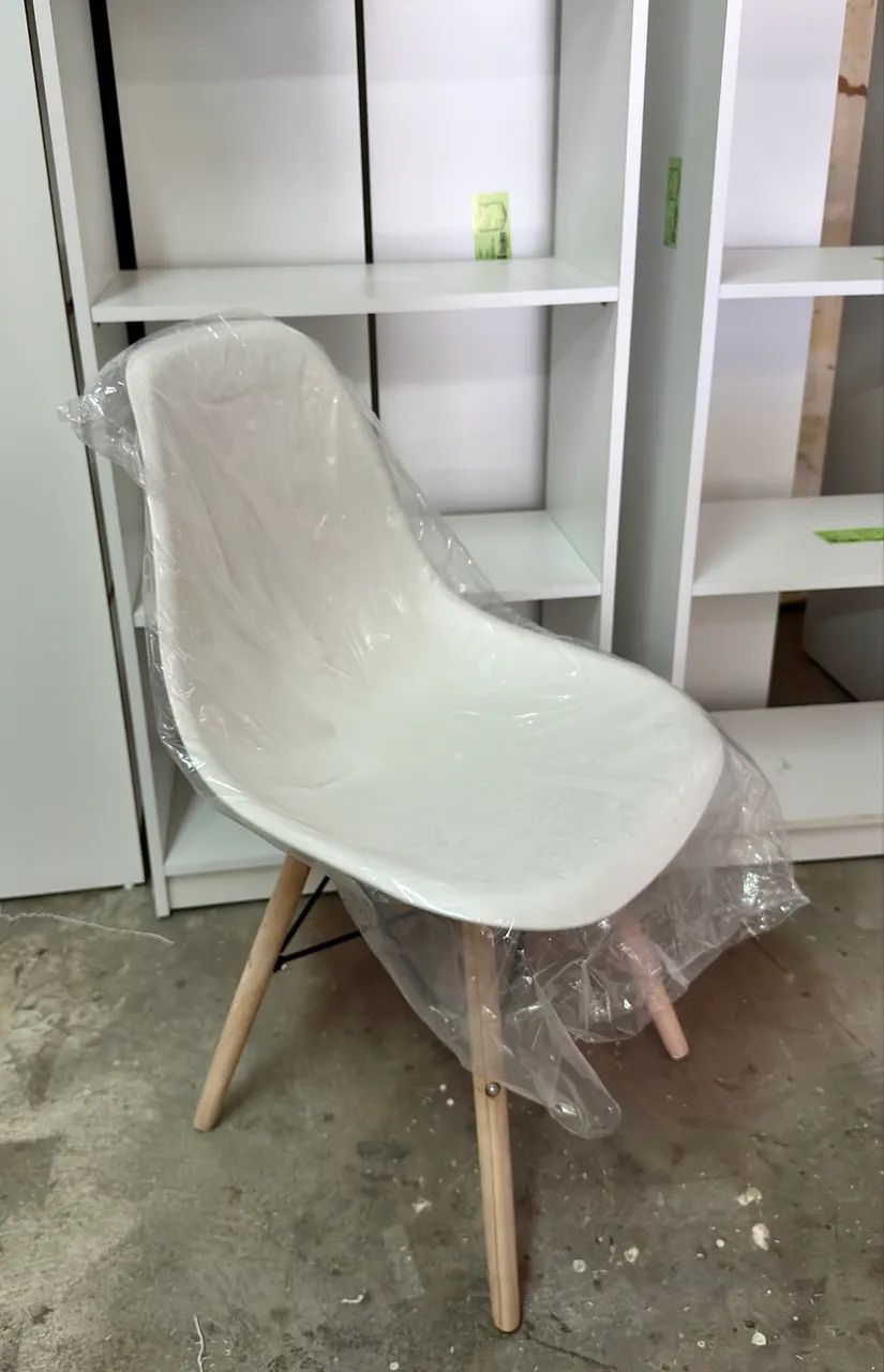 CADEIRA EAMES BRANCA DISPONÍVEL A PRONTA ENTREGA