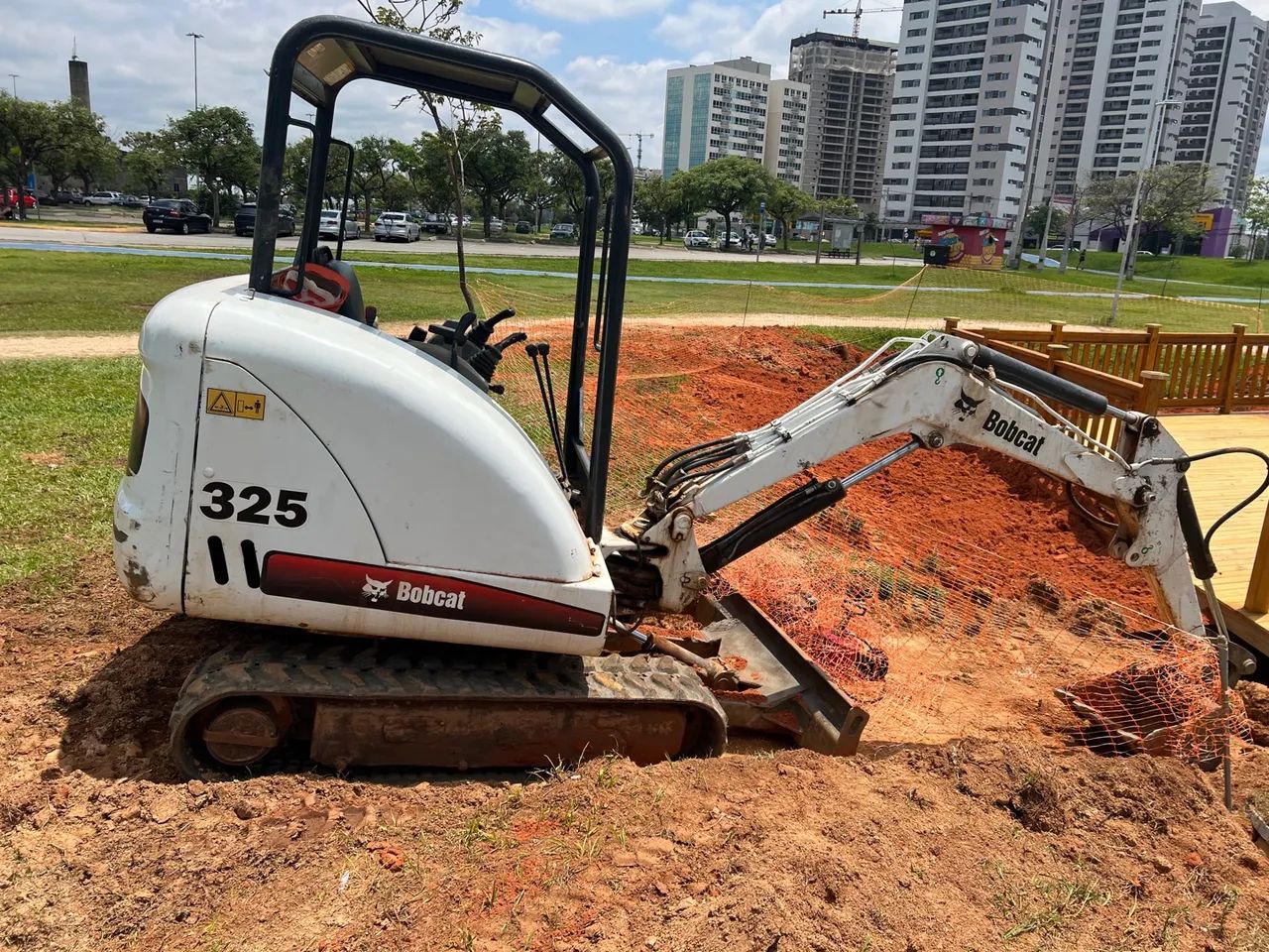 Mini escavadeira Bob 325 - potência e agilidade para o seu trabalho! - Foto 3