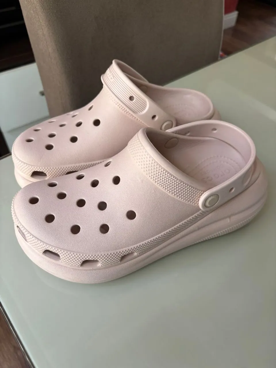 Crocs nunca usada e Air Jordan usado poucas vezes