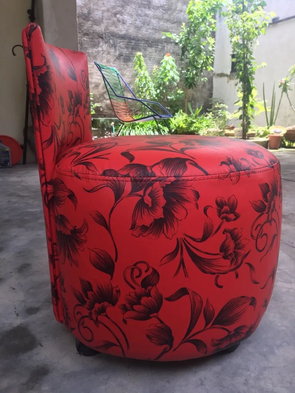 Puff Floral Vermelha - Foto 3