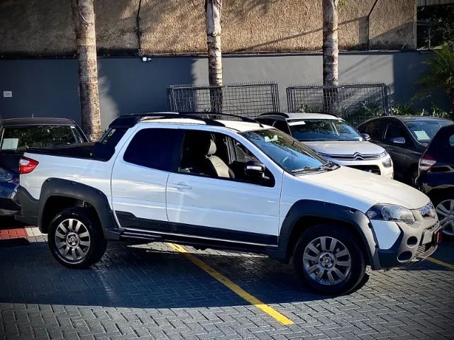Fiat Strada Adventure 1.8 manual CD 2018 Impecável!!!