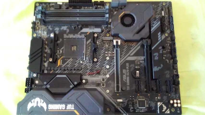 Placa mãe Asus Tuf Gaming X-570 plus/Br com defeito