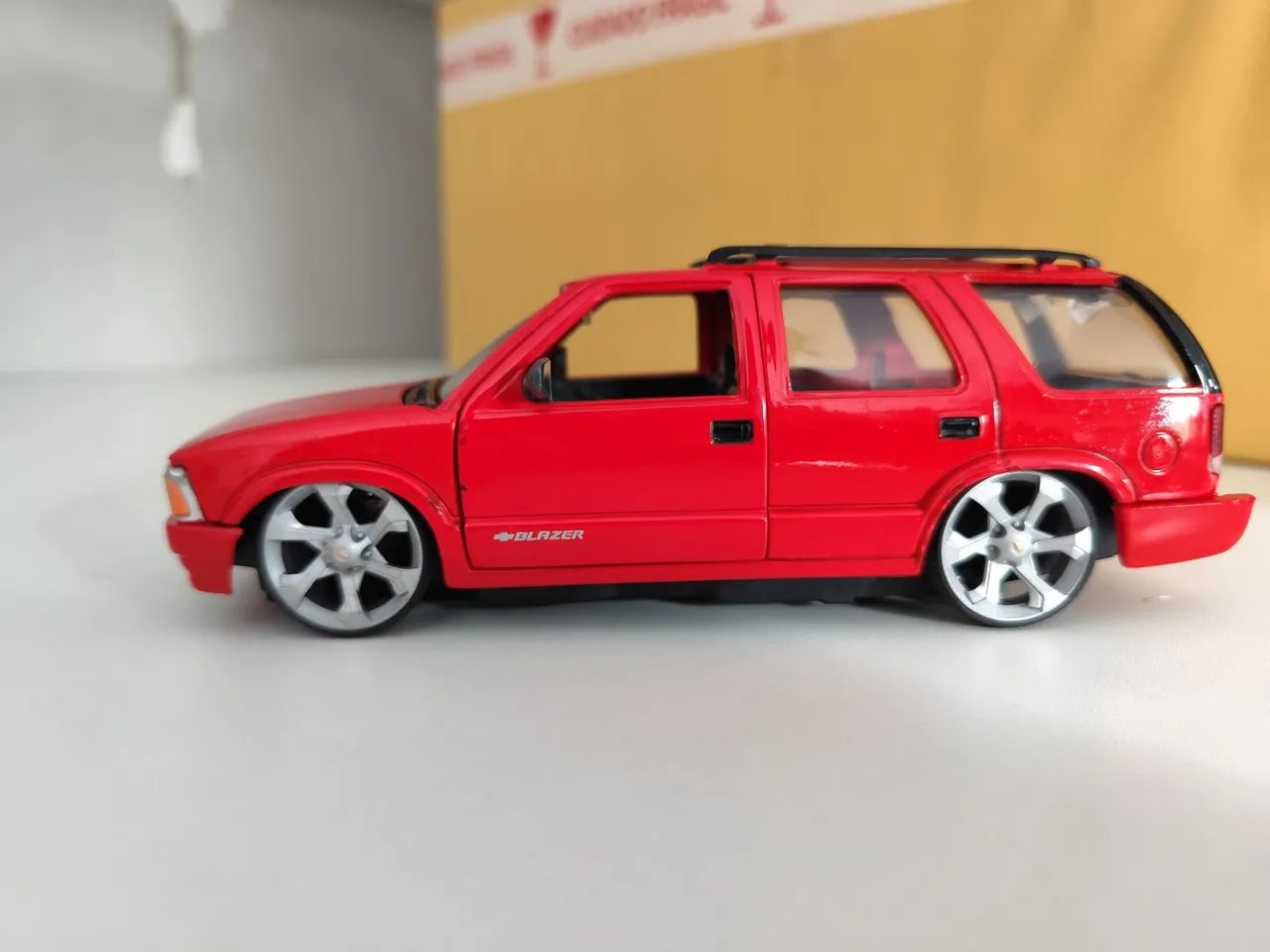Chevrolet Blazer Vermelho - Miniatura