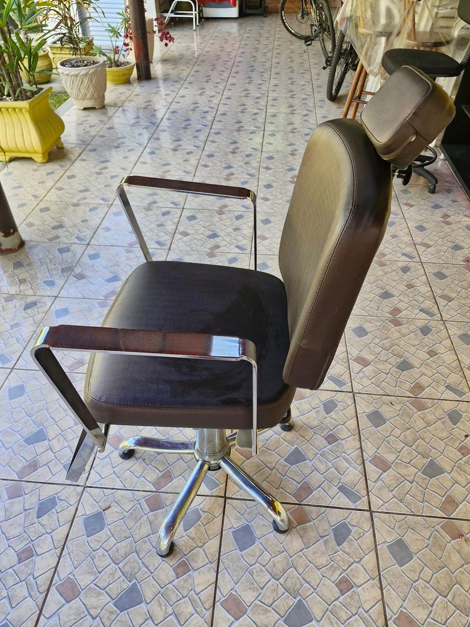 Cadeira de cabeleireira giratória.  - Foto 4