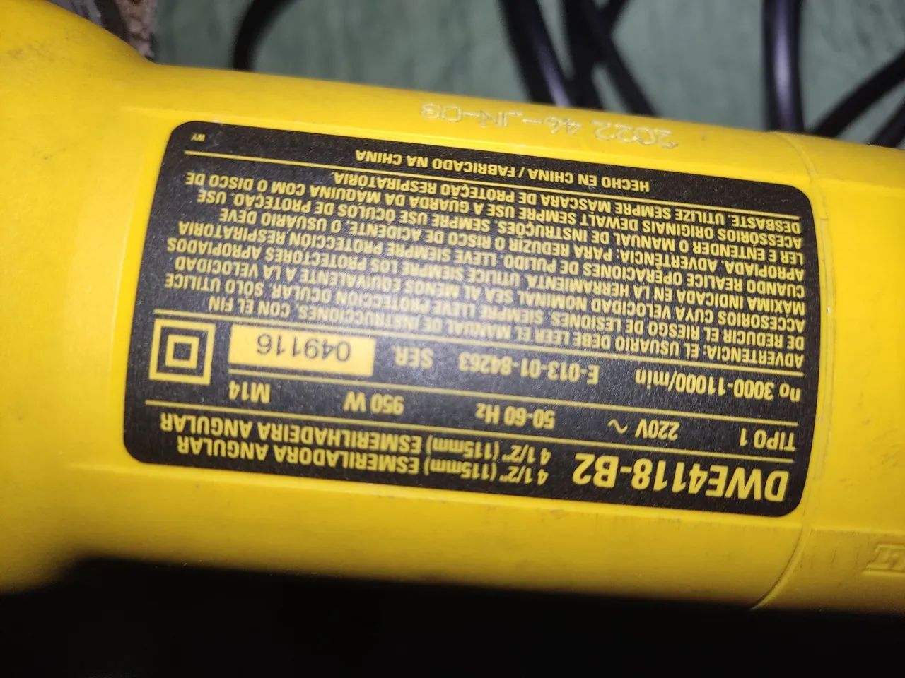 Esmerilhadeira Dewalt DWE4118 - Foto 3