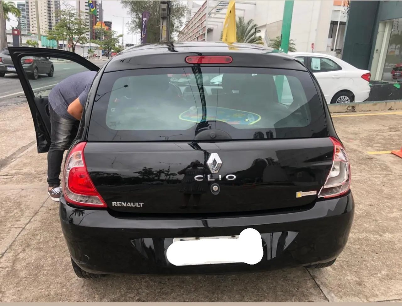 Renault Clio 1.0 Authentique 16V Hi-Flex 4 portas manual