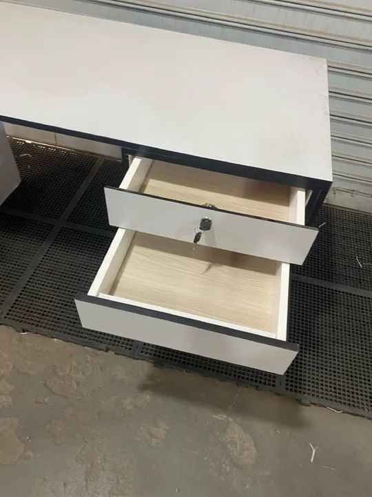 Mesa de escritores  - Foto 2