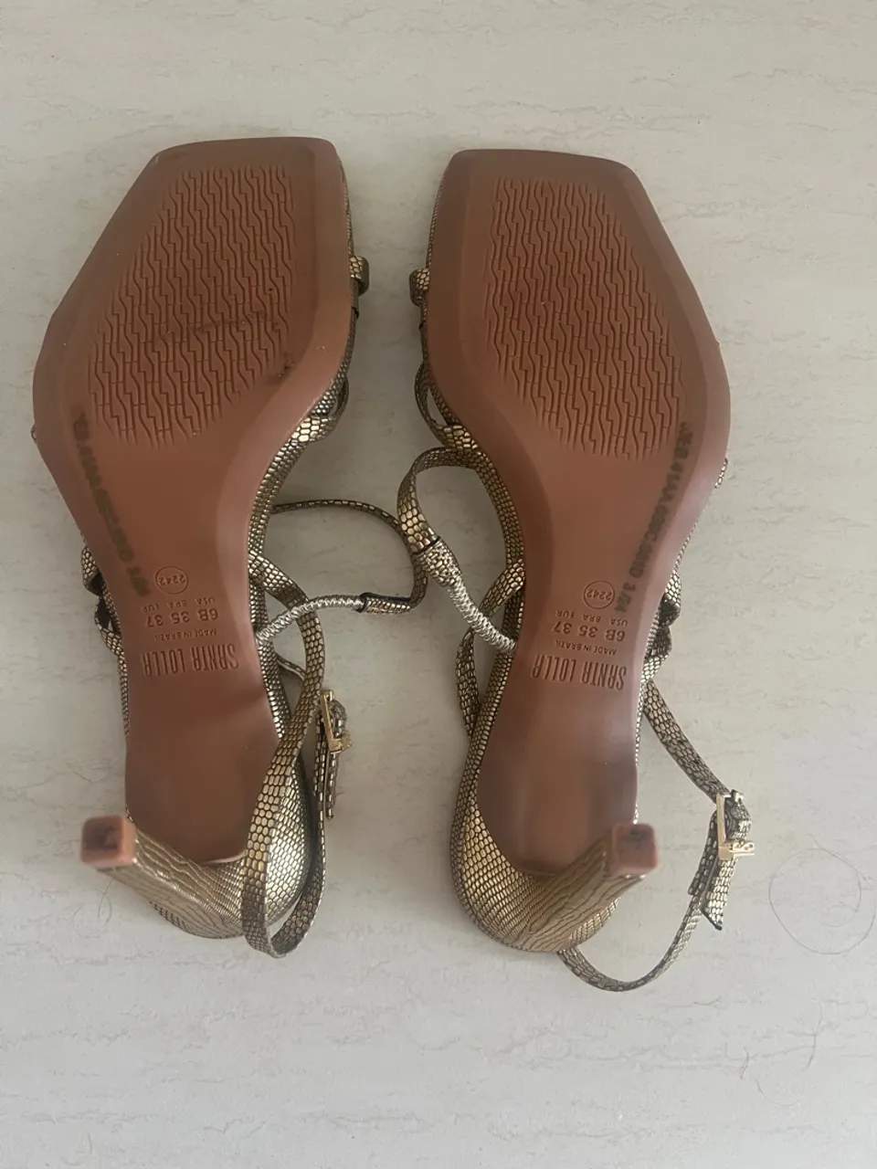 Sandália Santa Lolla novíssima cor cobre N 35