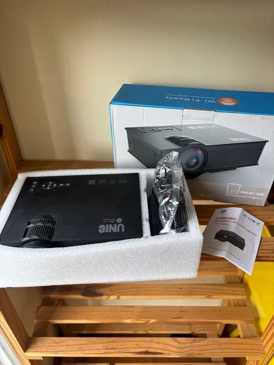 Projetor Unic UC68