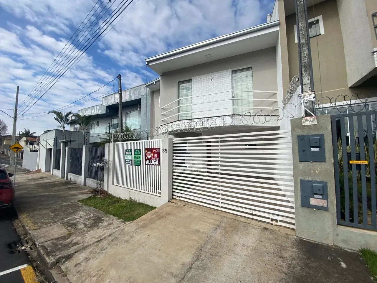 Sobrado mobiliado com 3 quartos (1 suíte) no Jardim Carvalho