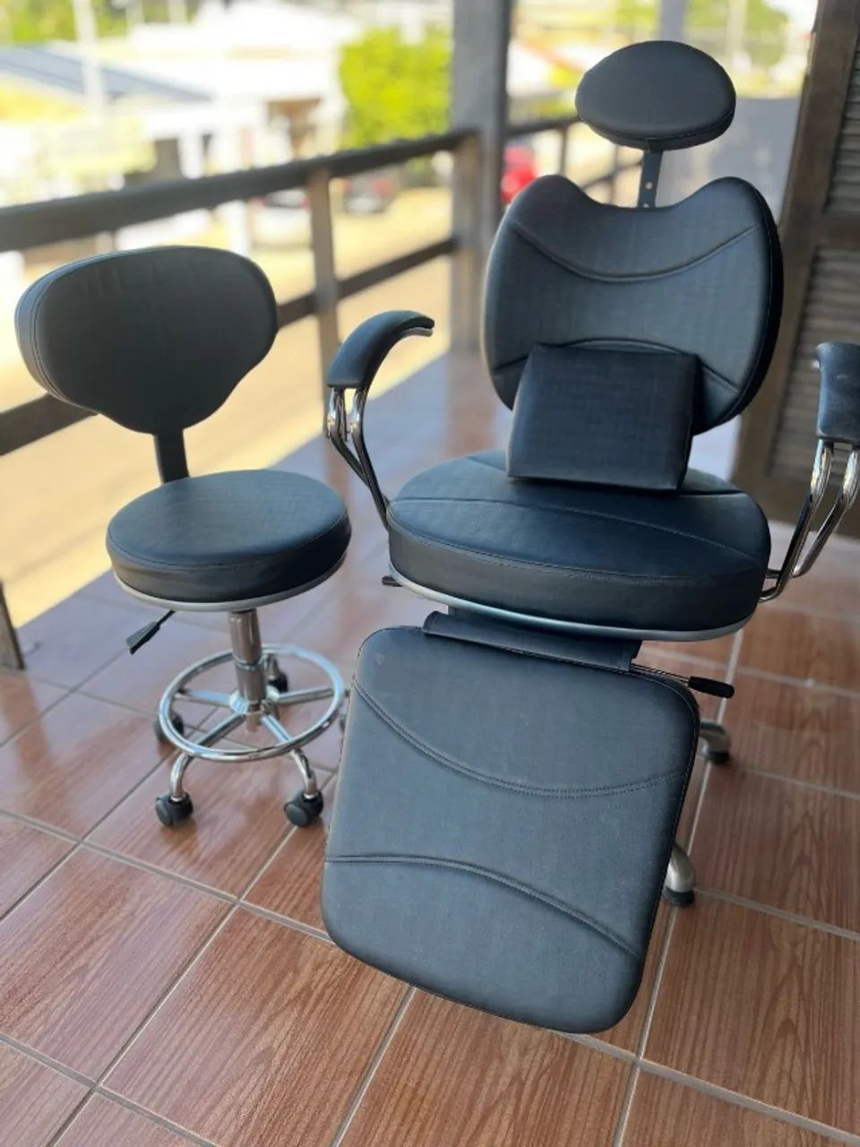 Cadeira de Maquiagem Reclinável e Mocho 