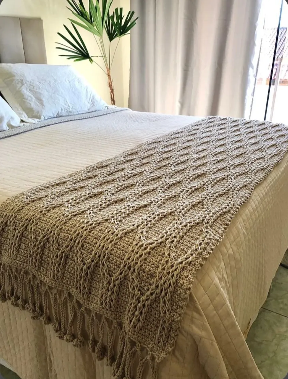 Peseira de cama em crochê