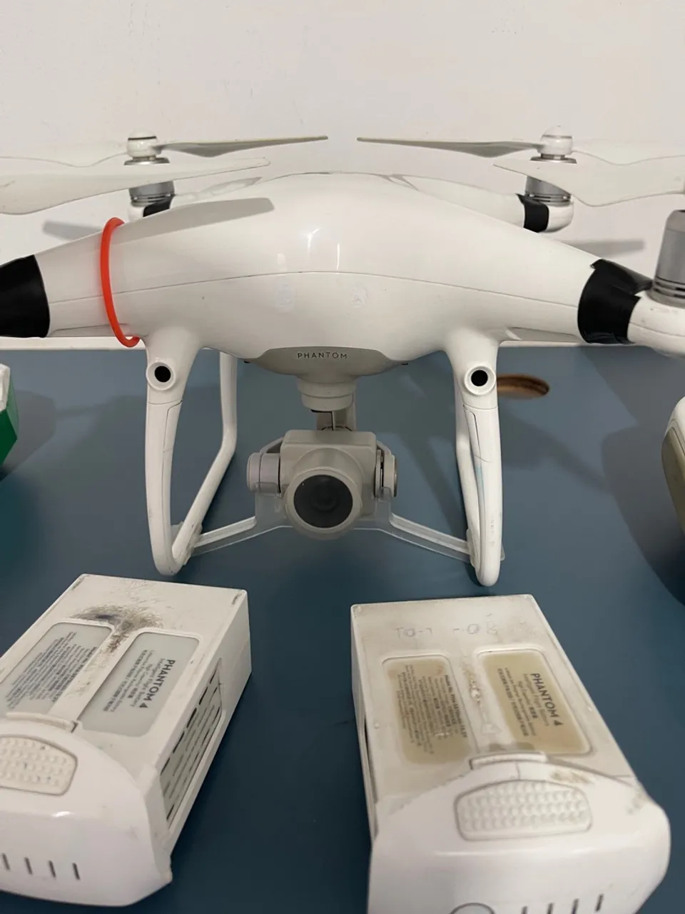 Drone DJI Phantom 4 com Baterias