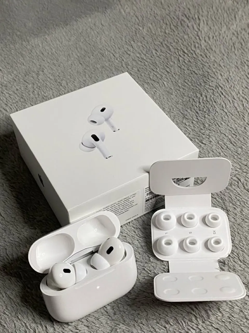 Apple AirPods Pro - Fones de Ouvido Sem Fio