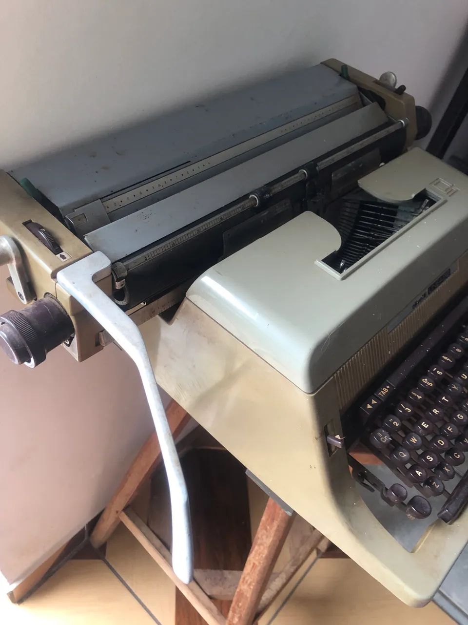 Máquina de escrever antiga  - Foto 4