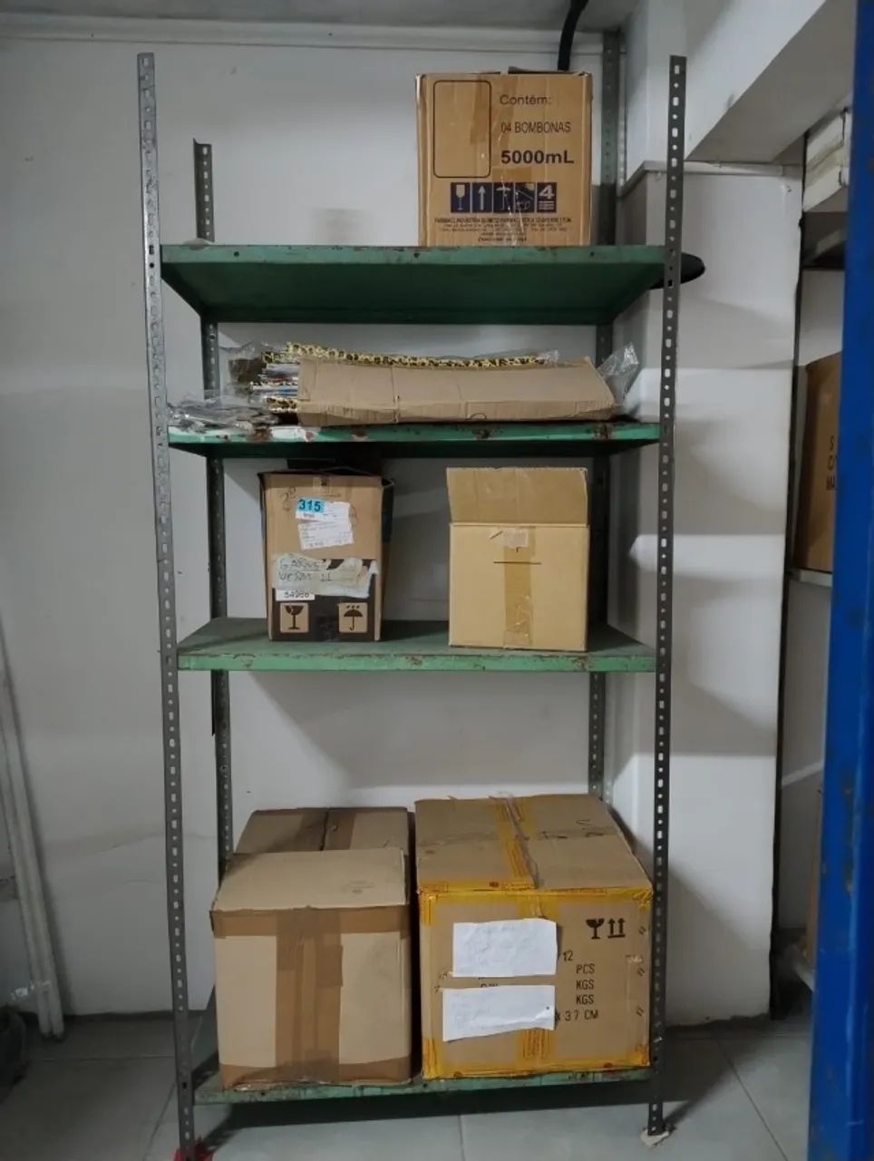 prateleira de ferro reforçada com 4 bandejas para uso comercial