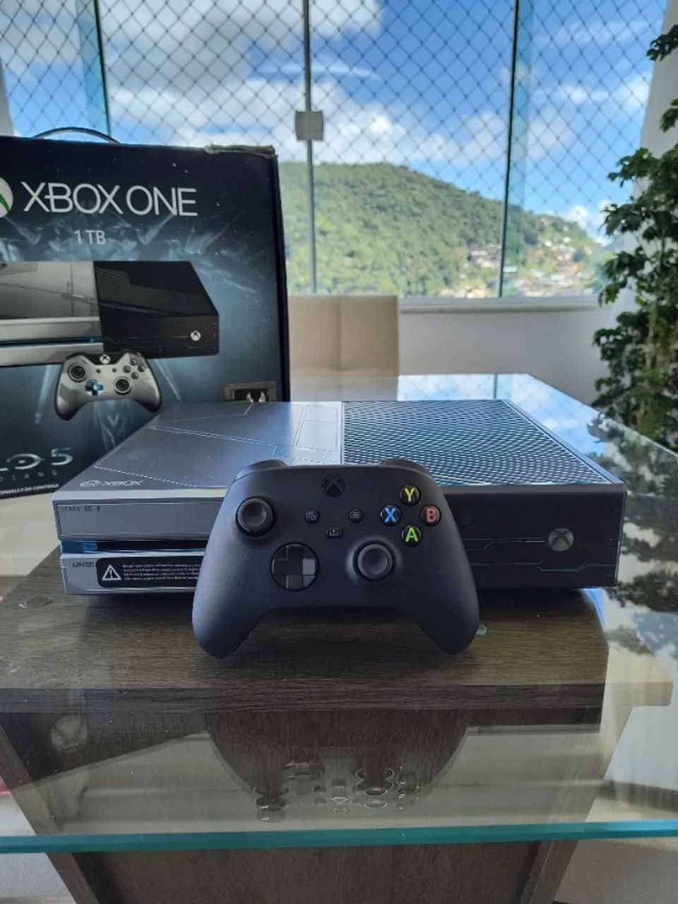 Xbox One 1TB Halo Edition com 1 controle