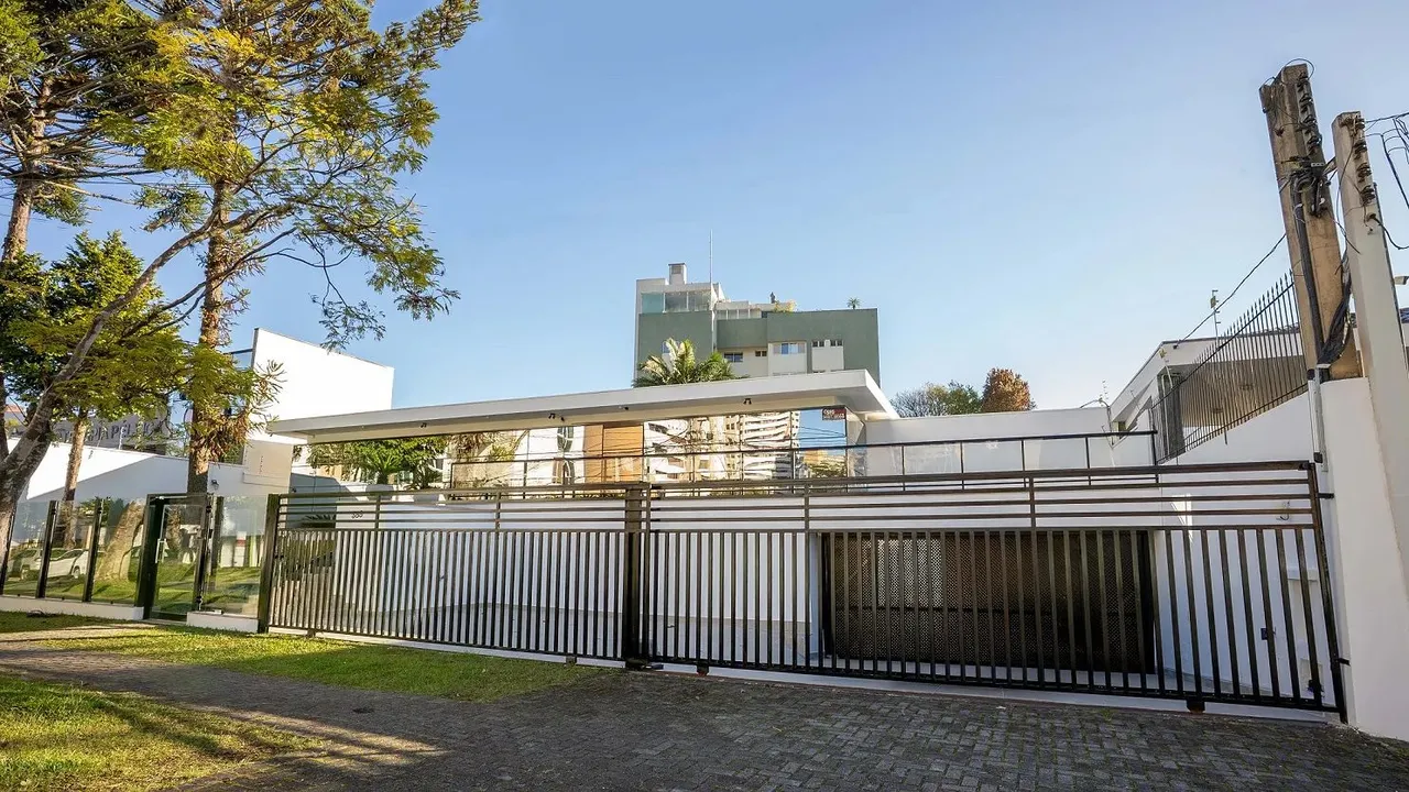Casa comercial - Água Verde - Curitiba - PR