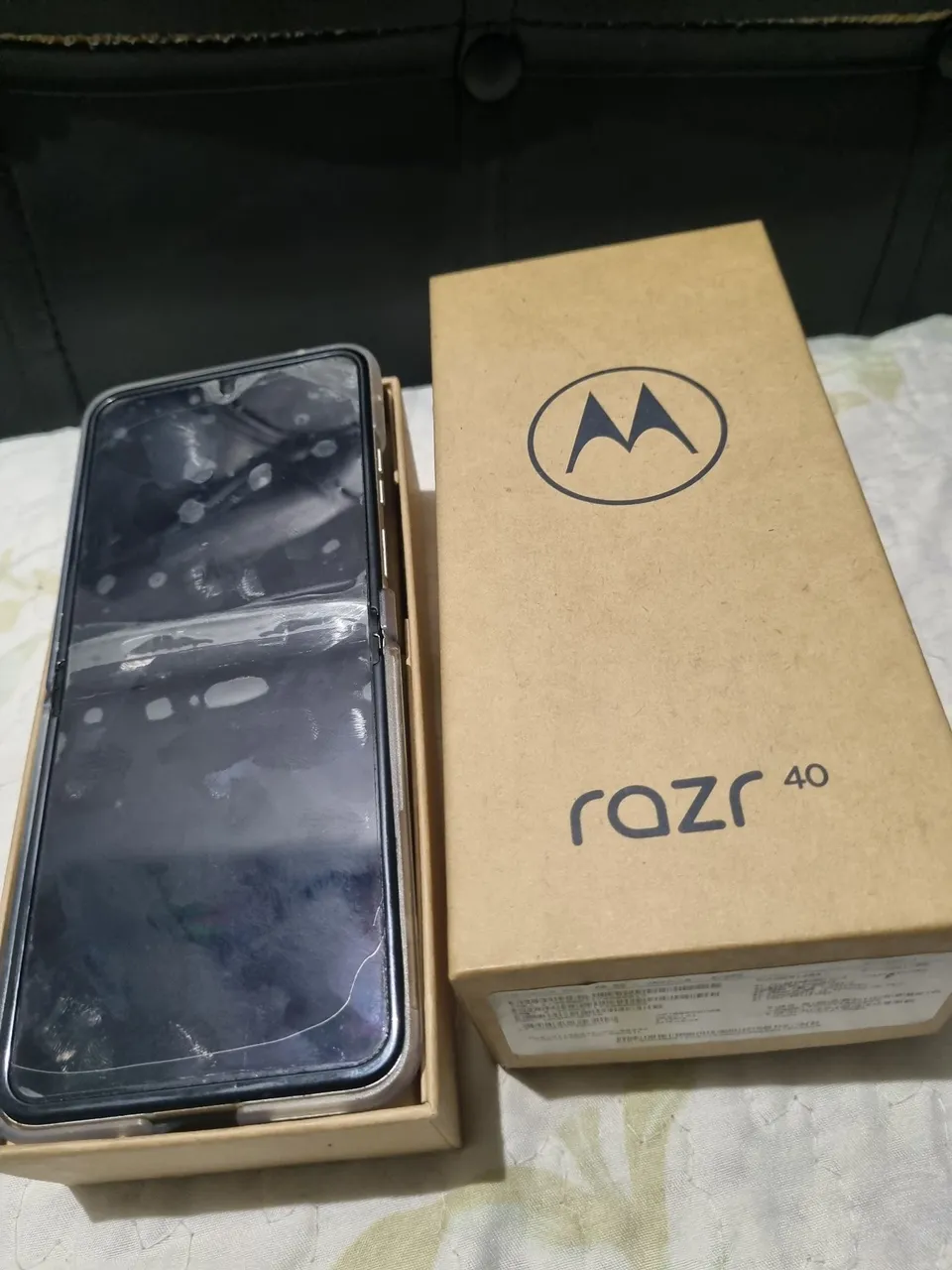 celular esta com a tela trincada funcionando não tenho interesse de arrumar