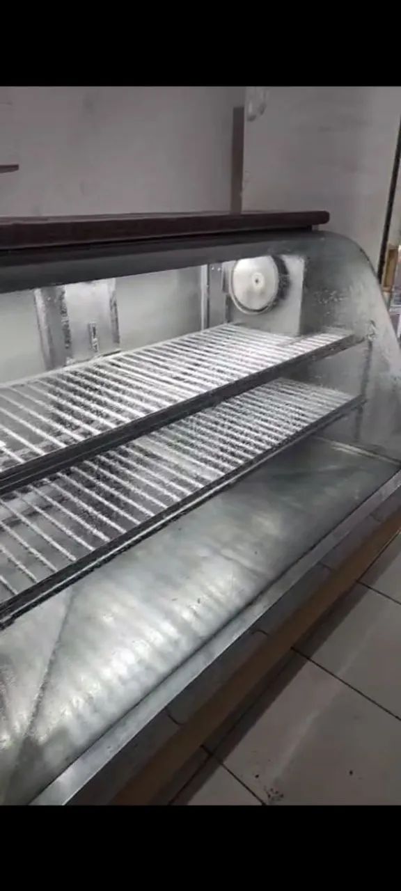 Vendo Balcão de frios. Ideal para comércio de padaria, doceria, exposição alimentícia  - Foto 3