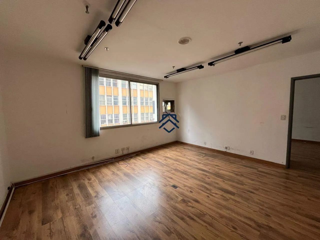 OPORTUNIDADE NO CENTRO: ANDAR COM 6 SALAS E 2 VAGAS DE GARAGEM! - Foto 4