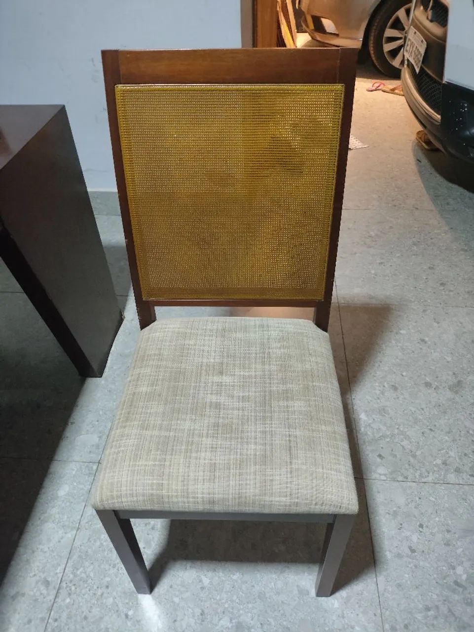 Mesa de madeira com 6 cadeiras - Foto 3